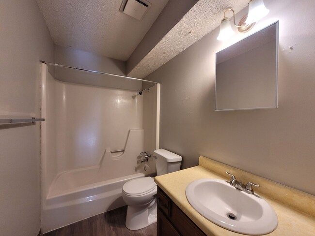 Building Photo - 1761-1763 E Lacona Avenue