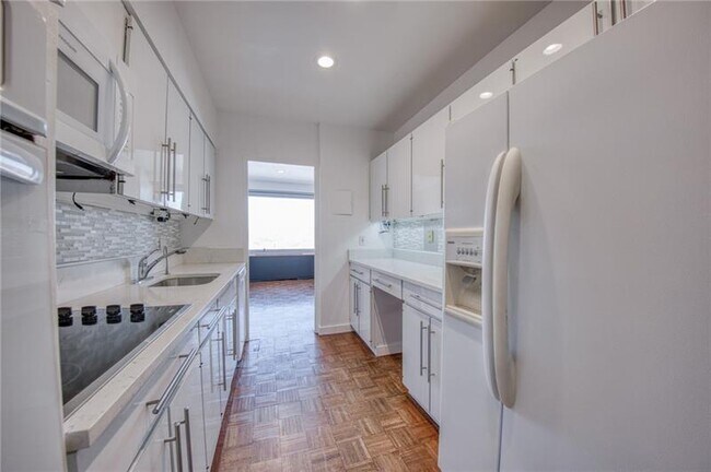 Building Photo - 320 Fort Duquesne Blvd