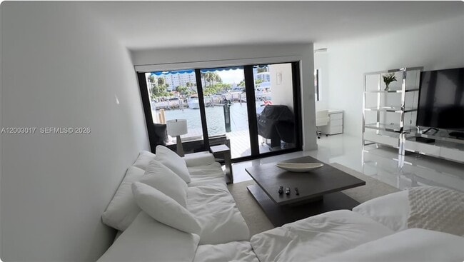 Building Photo - 336 Poinciana Island Dr