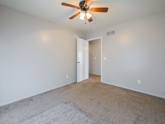 Building Photo - Spacious 3-Bedroom Home in a Great Pontiac Location!