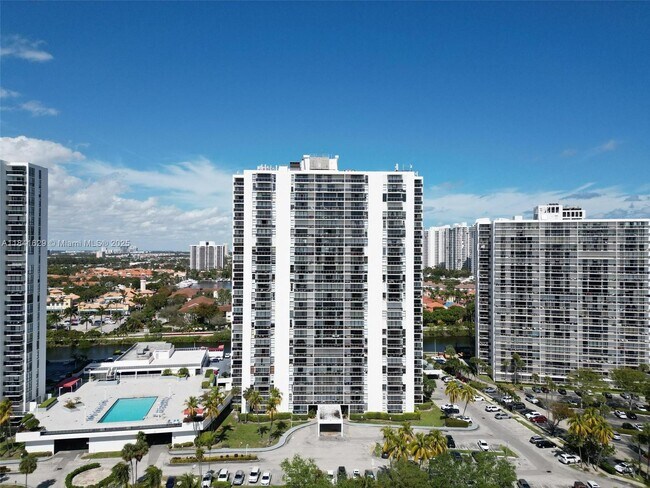 Building Photo - 3675 N Country Club Dr