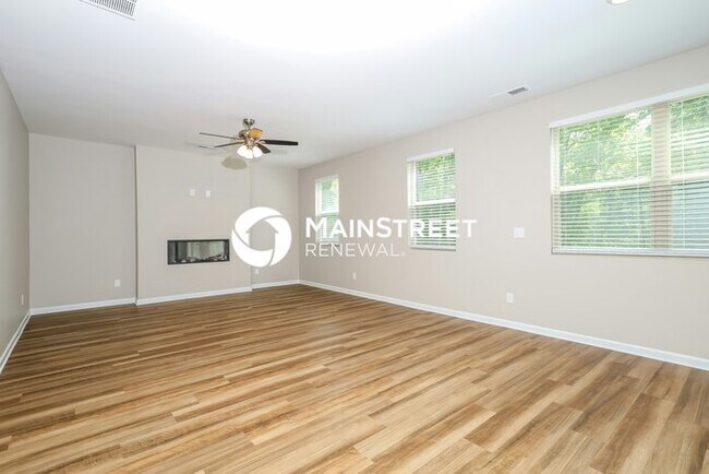 Building Photo - 4 Bedroom Pet-Friendly Home in Locust Grove, GA with Main Street Renewal