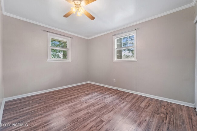Building Photo - 529 Henderson Dr