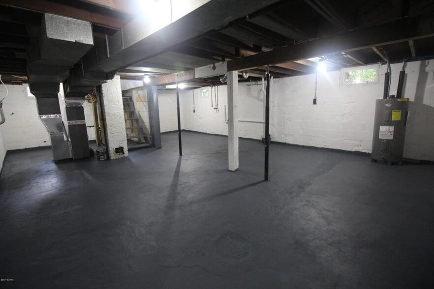 basement - 1629 Michigan st