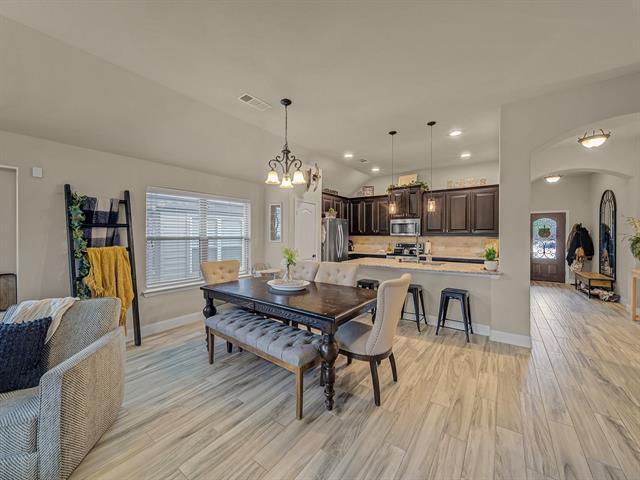 Building Photo - 1604 De Berry Ln