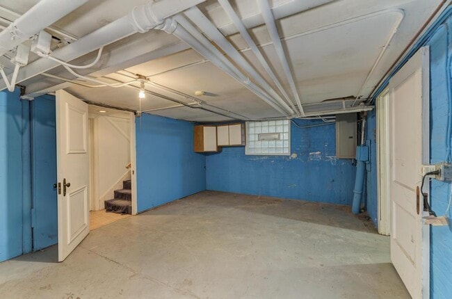 Building Photo - 6833 S Cregier Ave