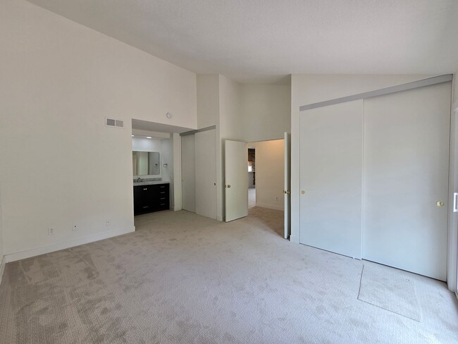 Building Photo - Victoria Neighborhood Single Story Home