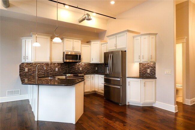 Building Photo - 64 E Market St