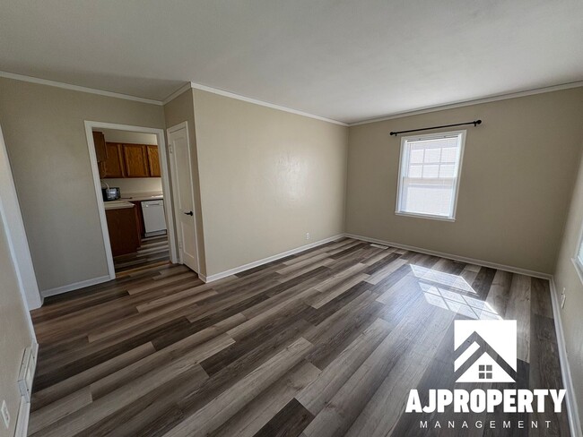 Building Photo - 809 E Presentation St