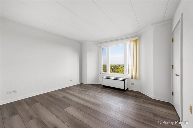 Building Photo - 1 Renaissance Pl