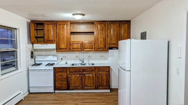 Building Photo - 14 Fairview Dr