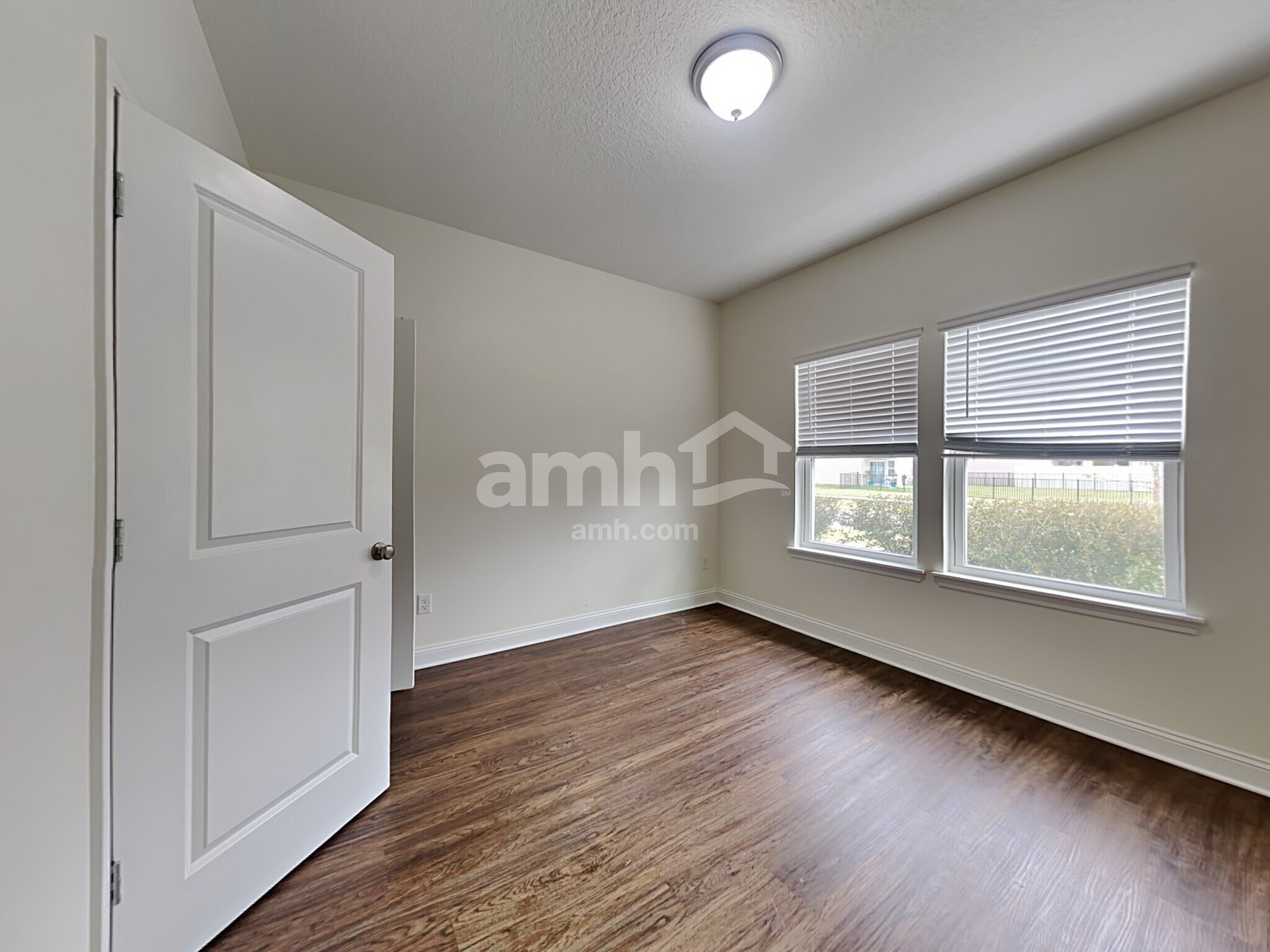 Building Photo - 917 Sunny Stroll Dr