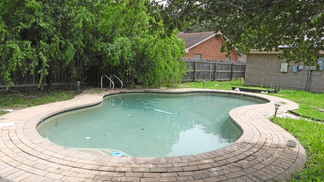 Building Photo - 2301 Anacua Cir