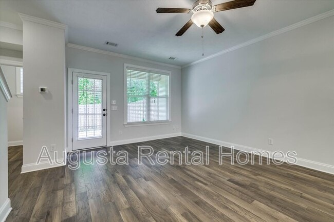 Building Photo - 504 Vinings Dr