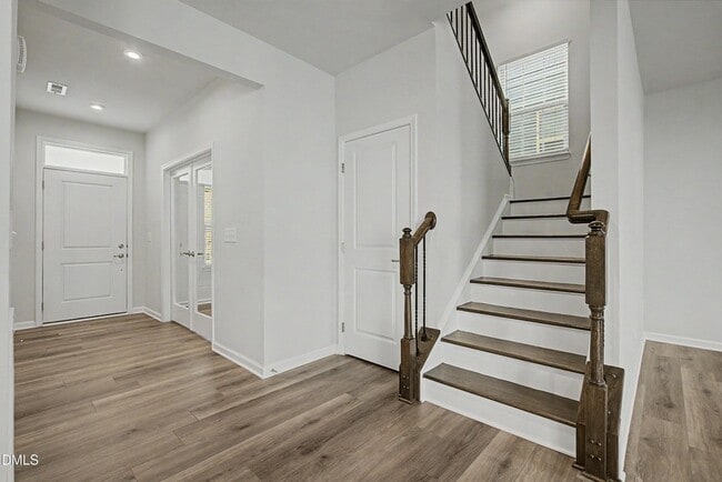 Building Photo - 1621 Crimson Leaf Ln