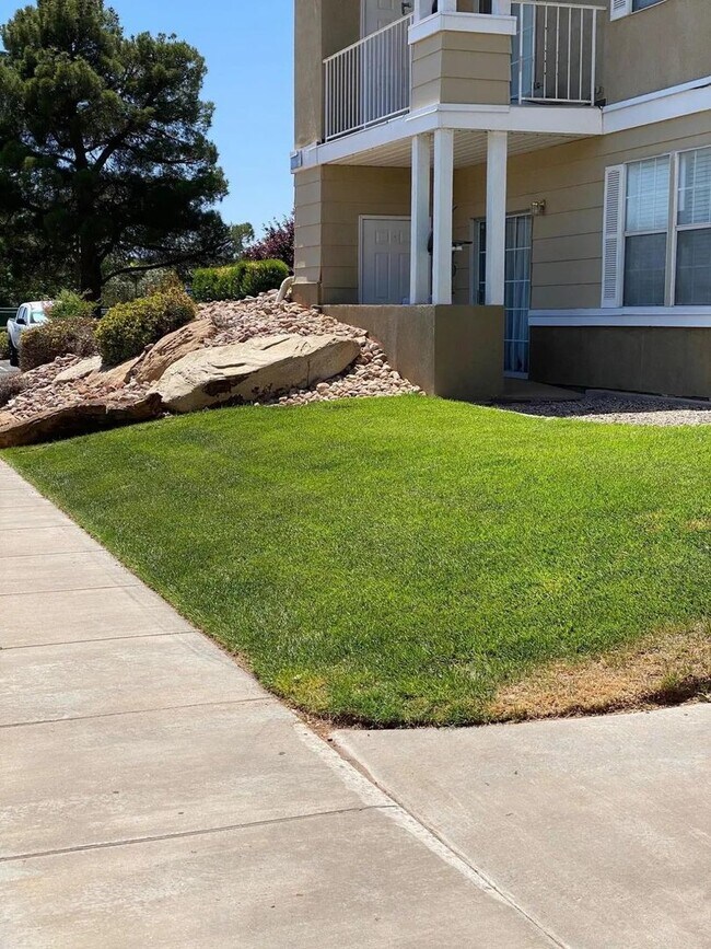 Building Photo - Charming 2 Bedroom Condo with Great Amenit...