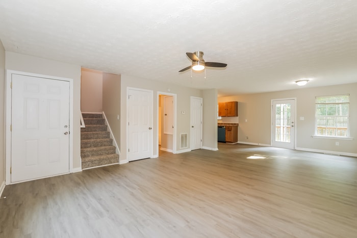 Building Photo - 120 Apache Dr