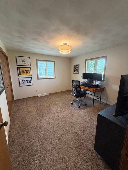 Building Photo - 1312 W Hiawatha Dr