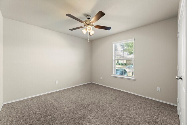 Building Photo - 1827 Brady Shores Dr