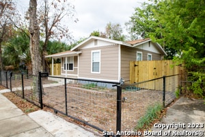 Building Photo - 415 Riddle St