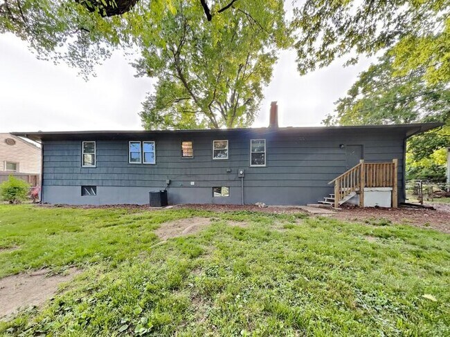 Building Photo - 3409 S Maywood Ave