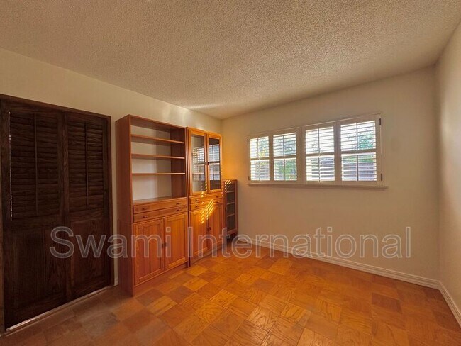 Building Photo - 1820 Avenida Estudiante