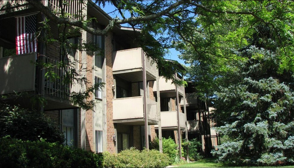 Woodstone Apartments 3707 Greenleaf Blvd Kalamazoo MI 49008