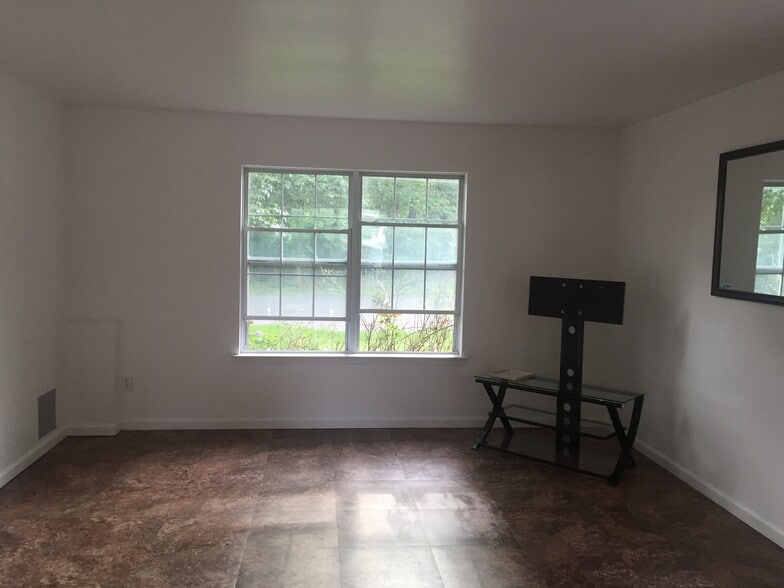 Building Photo - 1 Sheridan Dr