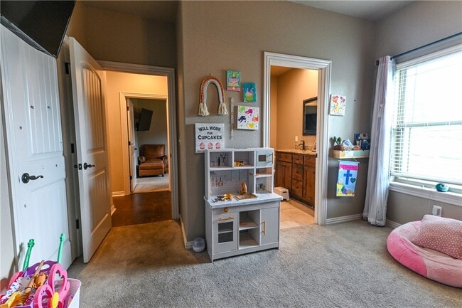 Building Photo - 5824 W Persimmon St