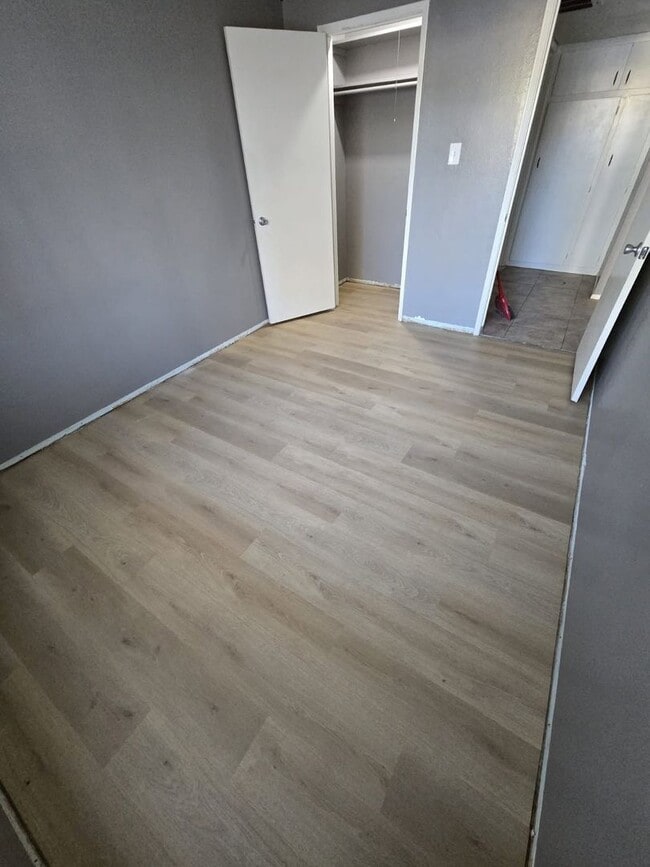 Building Photo - $1,250 For Lease-1 Bedroom-1 Bath Apt in Triplex With Private Yard-Washer & Dryer in Phoenix 85008 !