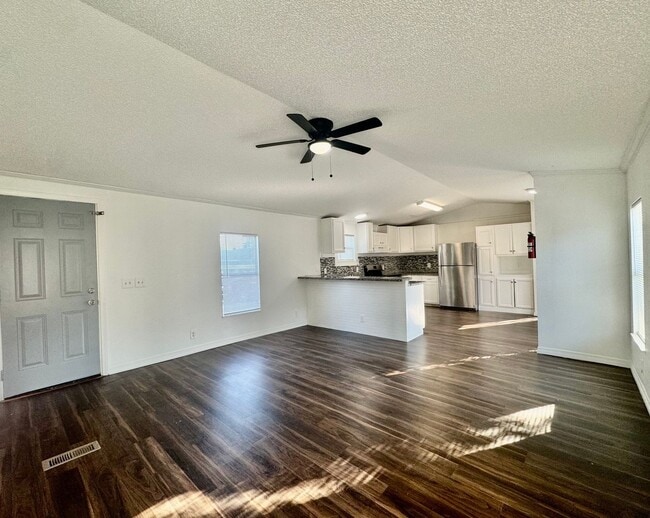 Building Photo - 1007 Spooner St