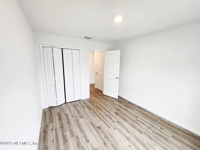 Building Photo - 27 Farmsworth Dr