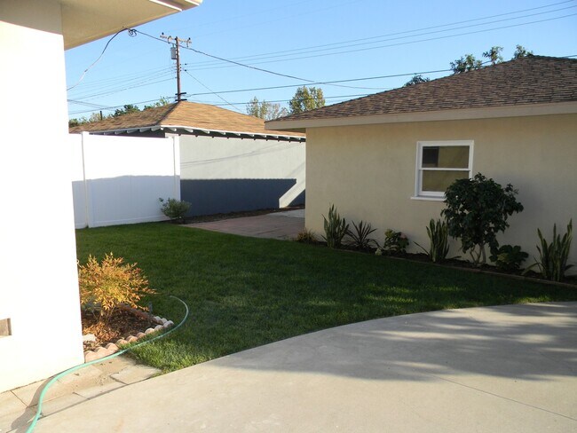 Building Photo - 1104 E Everett Pl