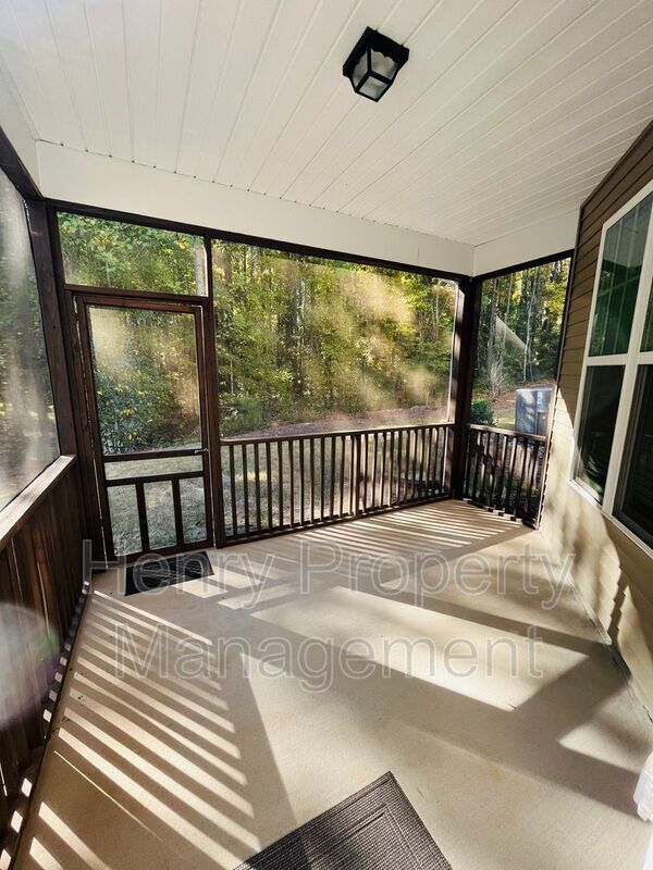 Building Photo - 1018 Brightskies St