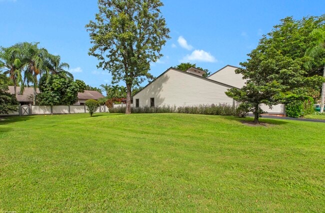 Building Photo - 13424 Bedford Mews Ct