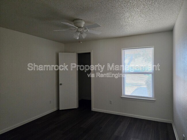 Building Photo - 708 Old Lorena Rd