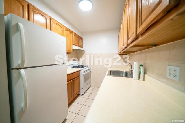 Building Photo - 2 bedroom in ASTORIA NY 11105