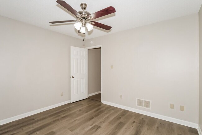 Building Photo - 5818 Southbend Ln