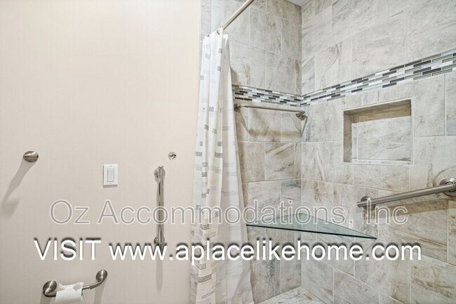 Building Photo - 4300 W 111th Terrace