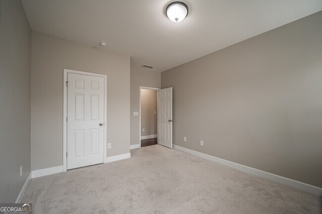 Building Photo - 2483 Norwood Dr SE