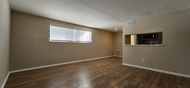 Building Photo - Spacious 1-Bedroom Apartment in Scenic Ket...