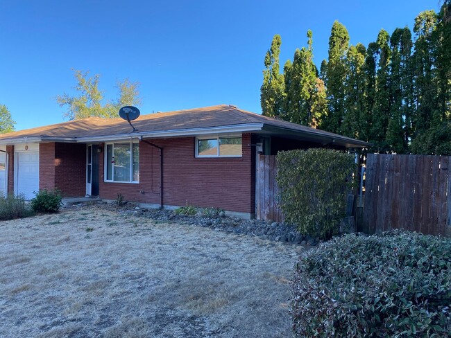 Building Photo - r115/119vDuplex