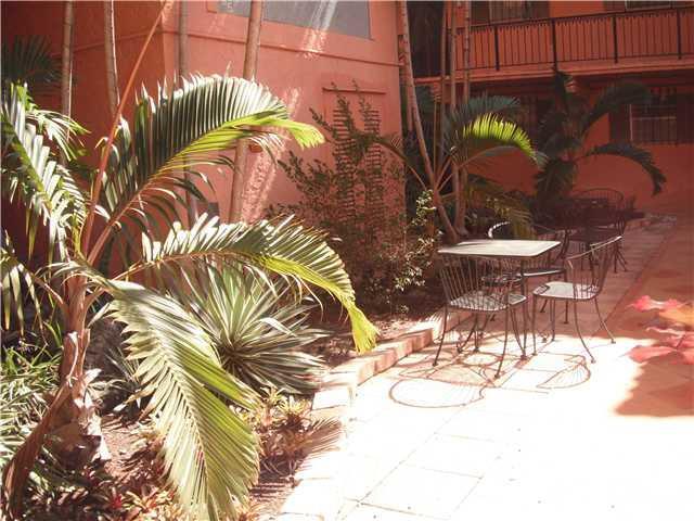 Building Photo - 660 Tennis Club Dr