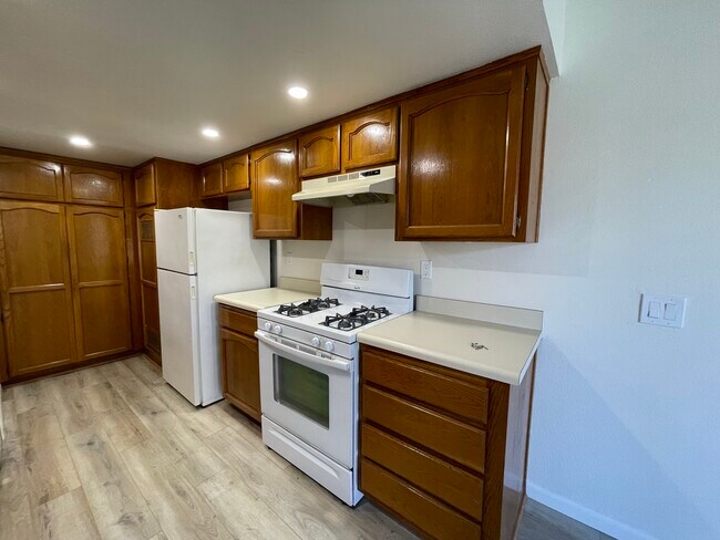 Building Photo - 6033 Estelle St