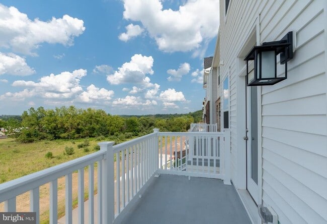 Building Photo - 713 Platinum Dr
