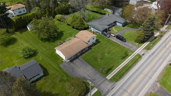 Building Photo - 1399 Creek St