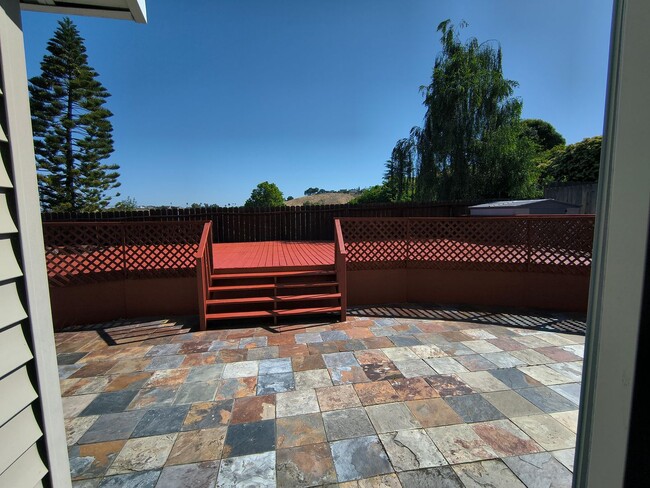 Building Photo - Beautiful and Spacious Two Story 4 Bed/3 Bath Home For Rent In Hercules!!!