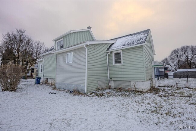 Building Photo - 68 Sirret St