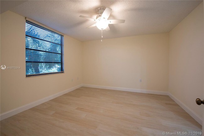 Building Photo - 1713 Whitehall Dr