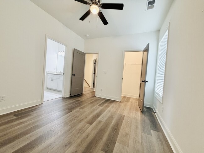 Building Photo - 2035 Rosewood Dr